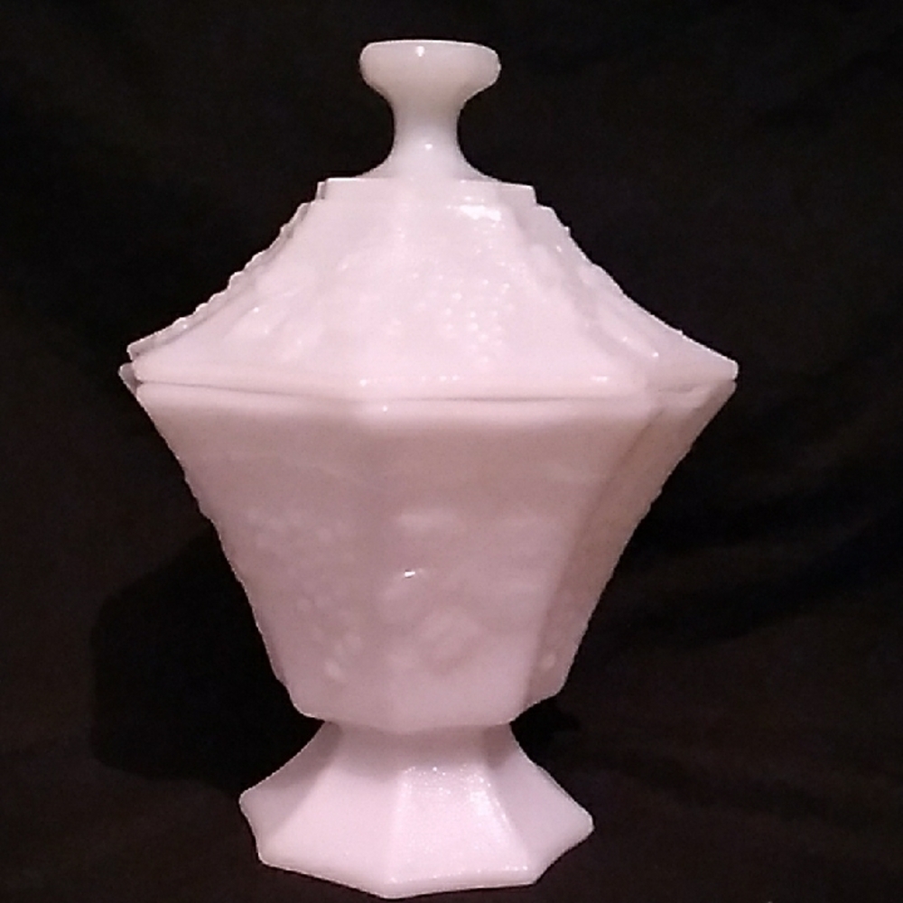Vintage Anchor Hocking Elegant Milk Glass Pedestal Lidded Candy Dish